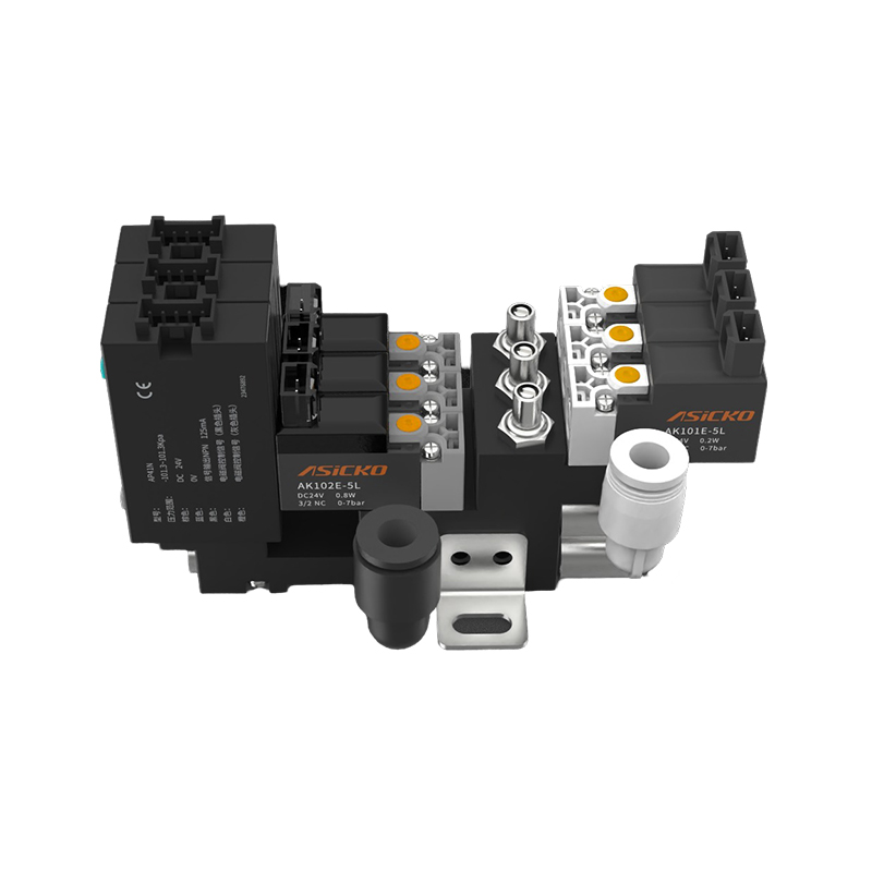 How can an integrated vacuum generator achieve rapid response in multi-station applications?