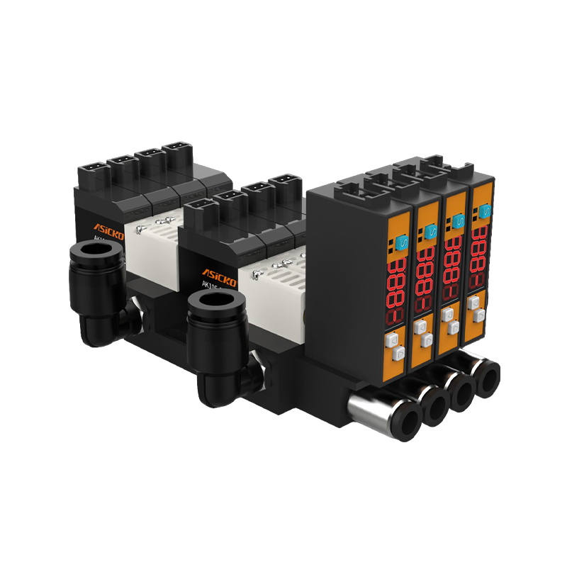 How can the internal flow channel design of a vacuum integrated valve reduce gas adsorption and improve the system's pumping efficiency?